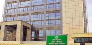 ग्रेटर नोएडा प्राधिकरण सीईओ से मिलने पहुंचे किसानों में गुस्सा