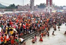 कुम्भनगरी में गंगा दशहरा पर्व पर उमड़ा श्रद्धालुओं का सैलाब
