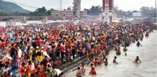 कुम्भनगरी में गंगा दशहरा पर्व पर उमड़ा श्रद्धालुओं का सैलाब