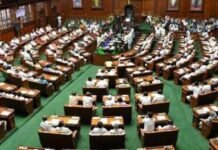 मुख्यमंत्री कुमारस्वामी ने विश्वासमत हासिल कर पहला शक्ति परीक्षण पास किया, समर्थन में पड़े 117 वोट