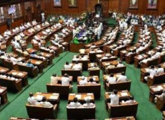 मुख्यमंत्री कुमारस्वामी ने विश्वासमत हासिल कर पहला शक्ति परीक्षण पास किया, समर्थन में पड़े 117 वोट