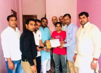 सुखवीर प्रधान शिक्षा समिति के सदस्यों ने ग्रेटर नोएडा में मेधावी विद्यार्थियों को किया सम्मानित