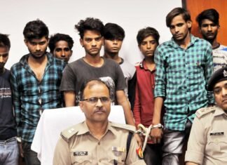 नोएडा पुलिस के हत्थे चढ़ा ऑटो में बैठा कर सवारियों को लूटने वाला गैंग