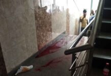 ग्रेटर नोएडा के जगत फ़ार्म मार्केट मे सिरफिरे आशिक ने युवती को चाकुओं से गोदा, खुद को भी किया घायल