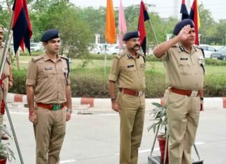 डीजीपी आज ग्रेटर नोएडा मे, पुलिस समर कैम्प मे बच्चों से भी हुए रूबरू
