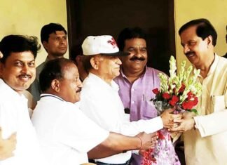 केन्द्रीय मंत्री डॉ. महेश शर्मा जनसंपर्क अभियान के तहत बीटा -2 मे मंत्री