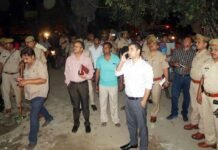 नोएडा के भीड़ भाड़ वाले इलाके में बदमाशों ने हार्डवेयर व्यापारी की गोली मारी