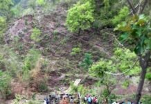 उत्तराखण्ड में एक और सड़क हादसा, सतपुली के पास जीएमओ की बस खाई में गिरी