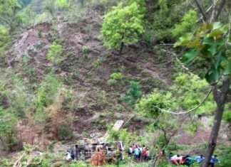 उत्तराखण्ड में एक और सड़क हादसा, सतपुली के पास जीएमओ की बस खाई में गिरी