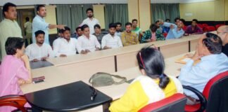 गढवाल विश्व विद्यालय के छात्रों का विभिन्न मांगों को लेकर आंदोलन जारी