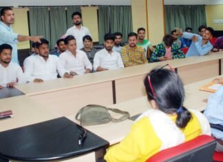 गढवाल विश्व विद्यालय के छात्रों का विभिन्न मांगों को लेकर आंदोलन जारी