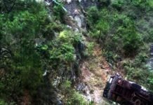 ऋषिकेश-श्रीनगर मार्ग में तोता घाटी के पास ट्रक खाई मे गिरा- दो की मौत