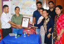 नौसेना की ले0 कमांडर वर्तिका जोशी श्रीनगर गढ़वाल मे, छात्र-छात्राओं से साझा किये अपने अनुभव