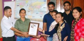 नौसेना की ले0 कमांडर वर्तिका जोशी श्रीनगर गढ़वाल मे, छात्र-छात्राओं से साझा किये अपने अनुभव