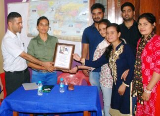 नौसेना की ले0 कमांडर वर्तिका जोशी श्रीनगर गढ़वाल मे, छात्र-छात्राओं से साझा किये अपने अनुभव