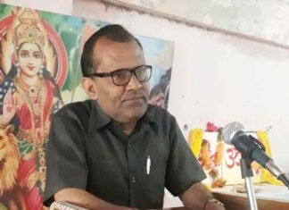 शिक्षा के क्षेत्र में अपने समर्पण तथा निरन्तर उत्कृष्ट कार्यों से शैक्षिक जगत में अपनी सार्थकता सिद्ध कर रहे हैं शिक्षक चमोला। shikshak chamola