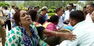 इंडिगो कार खाई में गिरी, महिला की मौत; 6 बच्चों सहित 10 लोग घायल कार