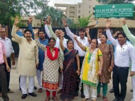 बच्ची से रेप के प्रयास का मामला: पेरेंट्स एवं सामाजिक संगठनों ने किया डीपीएस स्कूल का घेराव स्कूल