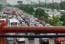 दिल्ली-एनसीआर में झमाझम बारिश से मौसम सुहाना, साथ मे जाम से आफत भी- Live अपडेट