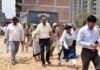 शाहबेरी बिल्डिंग हादसा: 36 घंटे बाद मेरठ मंडलायुक्त ने किया घटना स्थल का दौरा शाहबेरी