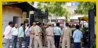 नोएडा, ग्रेटर नोएडा प्राधिकारणों पर किसानों का हंगामा, गेट पर जड़ा ताला किसानों