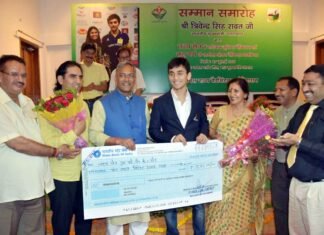 लक्ष्य सेन एवं कुहू गर्ग को मुख्यमंत्री ने किया सम्मानित lakshya-sen-and-kuhu-garg