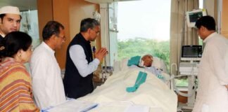पूर्व मुख्यमंत्री एनडी तिवारी की हालत नाजुक, सीएम त्रिवेन्द्र सिंह रावत पहुंचे मैक्स अस्पताल तिवारी