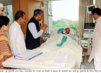 पूर्व मुख्यमंत्री एनडी तिवारी की हालत नाजुक, सीएम त्रिवेन्द्र सिंह रावत पहुंचे मैक्स अस्पताल तिवारी