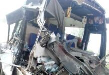 दिल्ली से हल्द्वानी जा रही वॉल्वो बस खड़े ट्रक से टकराई, चालक की मौत वॉल्वो