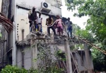 रिटायर्ड कर्नल को फर्जी केस में फंसाने वाले एडीएम के घर का अवैध निर्माण ढहाया adm-illegal-construction