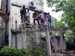 रिटायर्ड कर्नल को फर्जी केस में फंसाने वाले एडीएम के घर का अवैध निर्माण ढहाया adm-illegal-construction