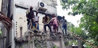 रिटायर्ड कर्नल को फर्जी केस में फंसाने वाले एडीएम के घर का अवैध निर्माण ढहाया adm-illegal-construction