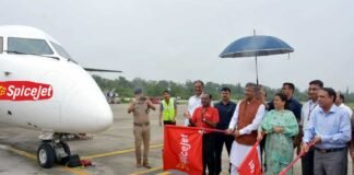 बायोफ्यूल विमान उड़ाकर जौलीग्रांट एयरपोर्ट बना देश के पहला हवाई अड्डा biofuel-spicejet-plane