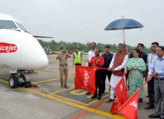 बायोफ्यूल विमान उड़ाकर जौलीग्रांट एयरपोर्ट बना देश के पहला हवाई अड्डा biofuel-spicejet-plane