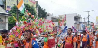 देवभूमि में उमड़ा शिवभक्तों का सैलाब, दो दिनों में नीलकंठ महादेव पहुंची दस लाख कांवड़ Kanwar Yatra