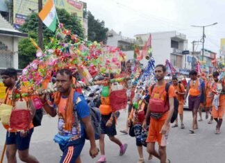 देवभूमि में उमड़ा शिवभक्तों का सैलाब, दो दिनों में नीलकंठ महादेव पहुंची दस लाख कांवड़ Kanwar Yatra