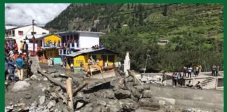उत्तरकाशी में भूस्खलन से तबाही, गंगोत्री हाईवे पर फंसे डीएम व 700 तीर्थयात्री landslide-in-uttarakashi