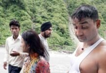 उत्तराखण्ड पुलिस के जवान मनोज ने एक बार फिर डूबती युवती को बचाया manoj-baukhandi-uk-police