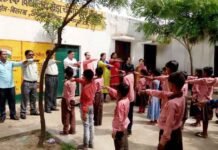 पौधरोपण कर स्कूली बच्चों को दिया पर्यावरण संरक्षण का संदेश paryavaran