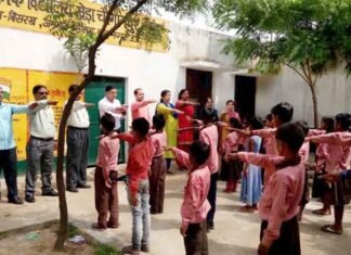 पौधरोपण कर स्कूली बच्चों को दिया पर्यावरण संरक्षण का संदेश paryavaran