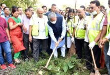 ओएनजीसी तथा नगर निगम के ‘‘स्वच्छता ही सेवा’’ अभियान में मुख्यमंत्री ने दिया श्रमदान