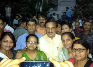 जनसंवाद अभियान के तहत डॉ. महेश शर्मा बीटा-2 सेक्टर पहुंचे dr. mahesh-sharma