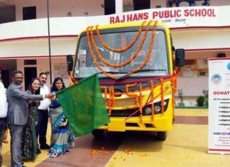 हंस कल्चर सेंटर दिल्ली द्वारा देहरादून में बच्चों के लिए स्कूल बस भेंट hanraj-school-dehradun