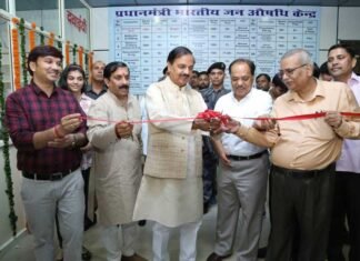 नोएडा के सरकारी अस्पताल में खुला जेनेरिक दवाईयों का पहला स्टोर, डॉ महेश शर्मा ने किया का उद्घाटन pradhanmantri-jan-ausadhi-k