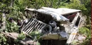 उत्तराखंड में दर्दनाक सड़क हादसा, सवारियों से भरी मैक्स खाई में गिरी दर्दनाक