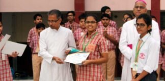 सेंट जोसफ स्कूल ने स्वच्छता प्रेरणा प्रतियोगिता के विजेता विद्यार्थियों को पुरस्कृत किया Swachhta Prerna Pratiyogita