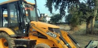 जेसीबी चलाकर जबरन जमीन कब्जाने की कोशिश jcb