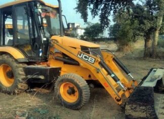 जेसीबी चलाकर जबरन जमीन कब्जाने की कोशिश jcb