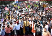 नोएडा प्राधिकरण के खिलाफ नोएडा वासियों का हल्ला बोल noida-freehold