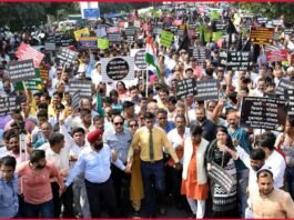नोएडा प्राधिकरण के खिलाफ नोएडा वासियों का हल्ला बोल noida-freehold